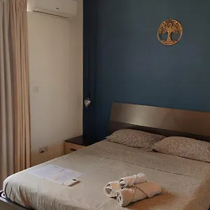 Airport Bedroom With Bathroom Self Check In And Self Check Out Air-condition Included Séjour chez l'habitant Mqabba